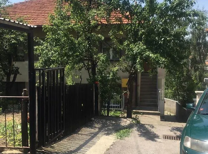 Apartmans Adi Apartment